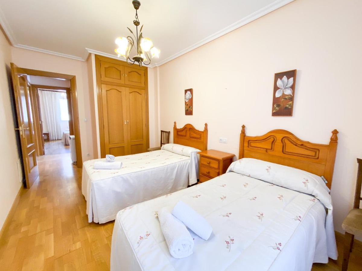 Vivienda Turistica Los Leones Berlanga de Duero Eksteriør billede