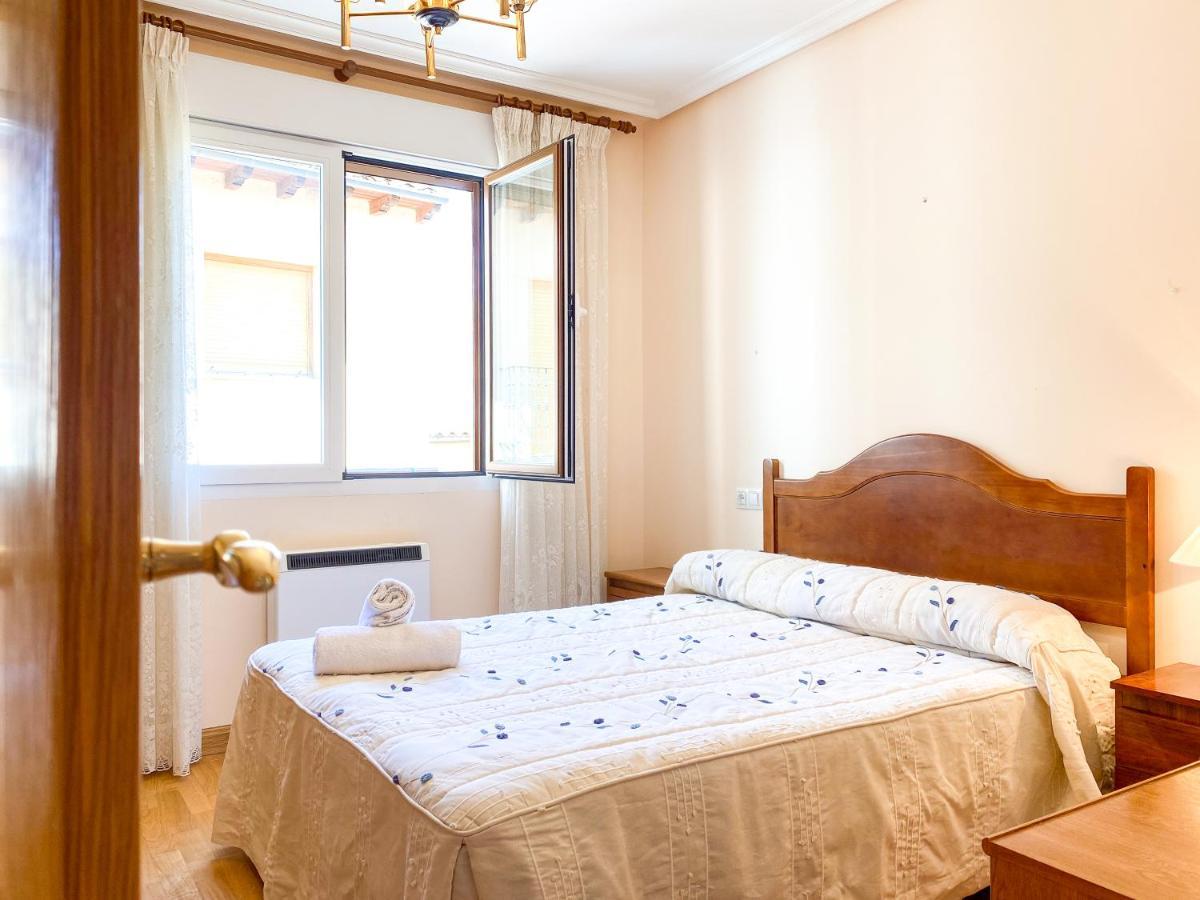 Vivienda Turistica Los Leones Berlanga de Duero Eksteriør billede