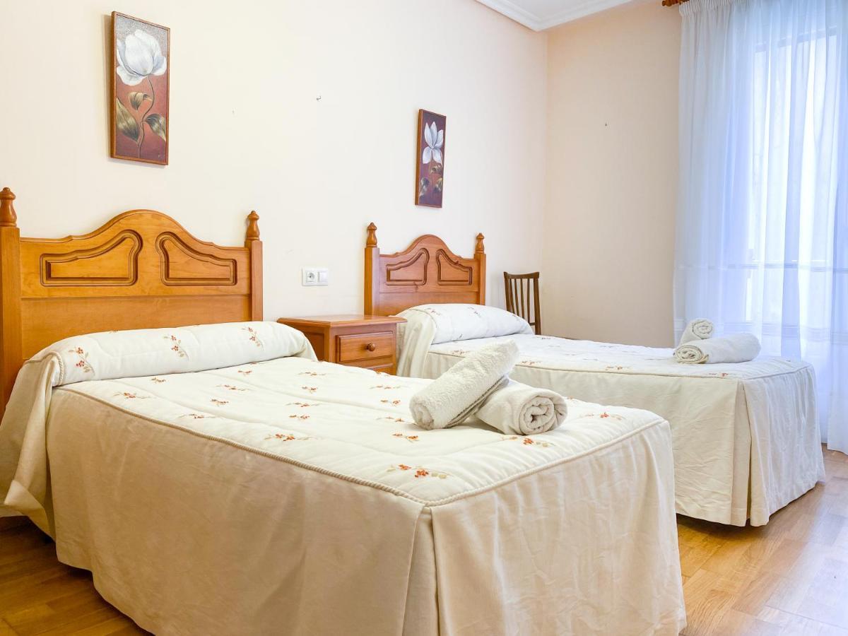 Vivienda Turistica Los Leones Berlanga de Duero Eksteriør billede